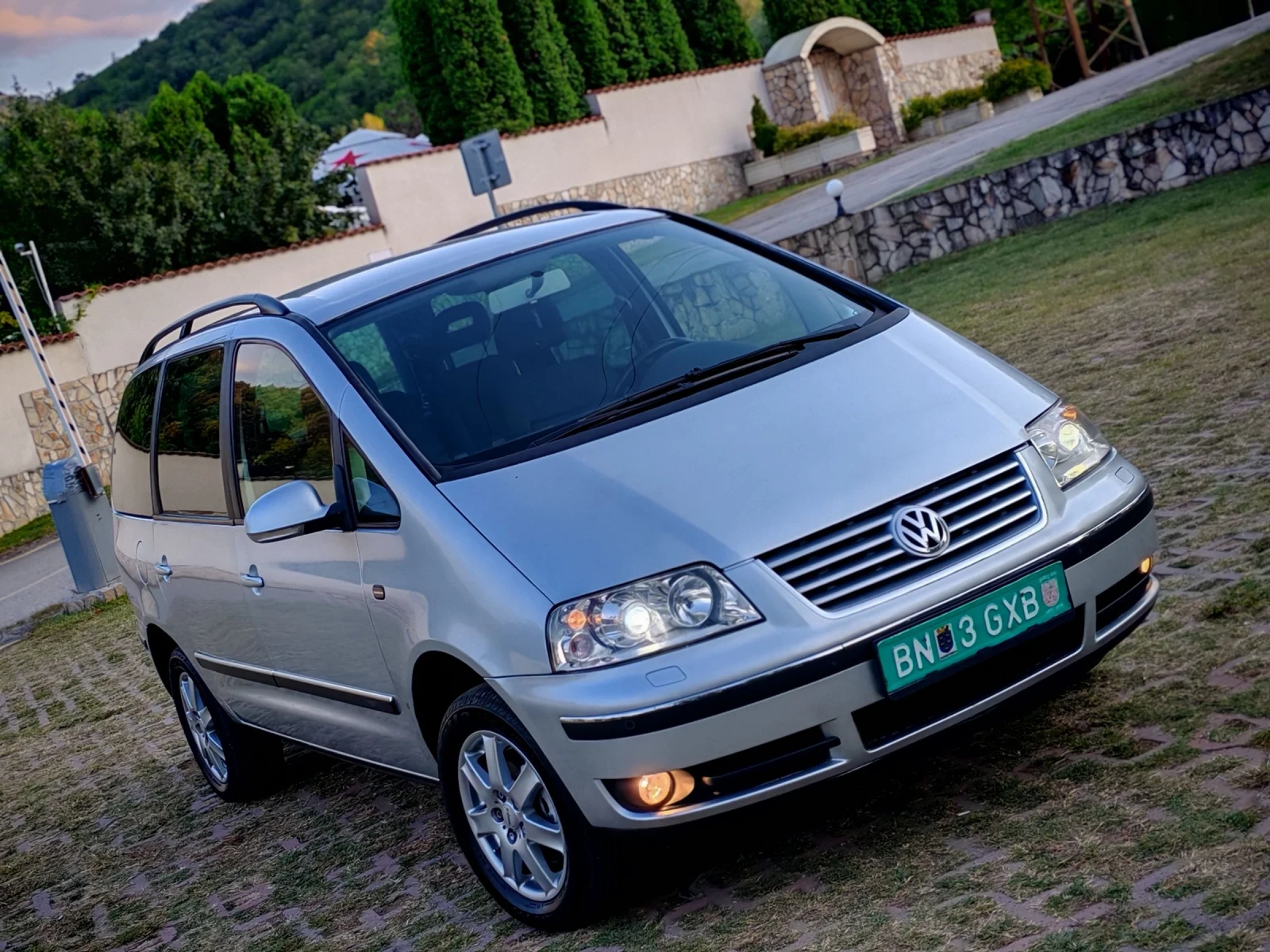 VW Sharan 2.0TDI(140)* FACELIFT* 6-СКОРОСТИ* 7-МЕСТА* , снимка 9 - Автомобили и джипове - 55179713