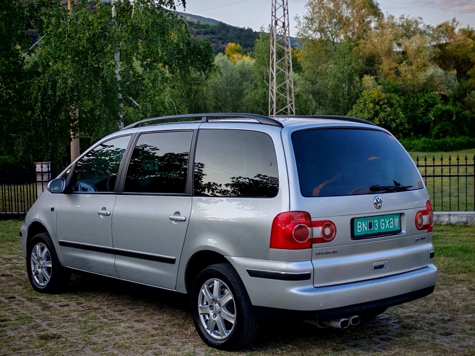 VW Sharan 2.0TDI(140)* FACELIFT* 6-СКОРОСТИ* 7-МЕСТА* , снимка 4 - Автомобили и джипове - 55179713