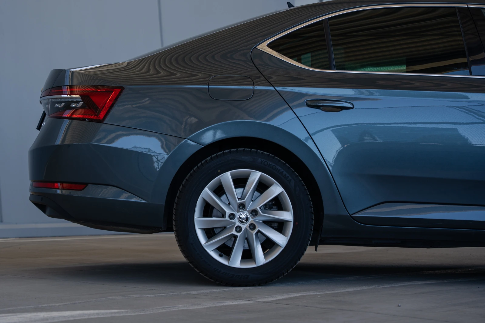 Skoda Superb 2.0 TDI 4x4, снимка 4 - Автомобили и джипове - 55414850