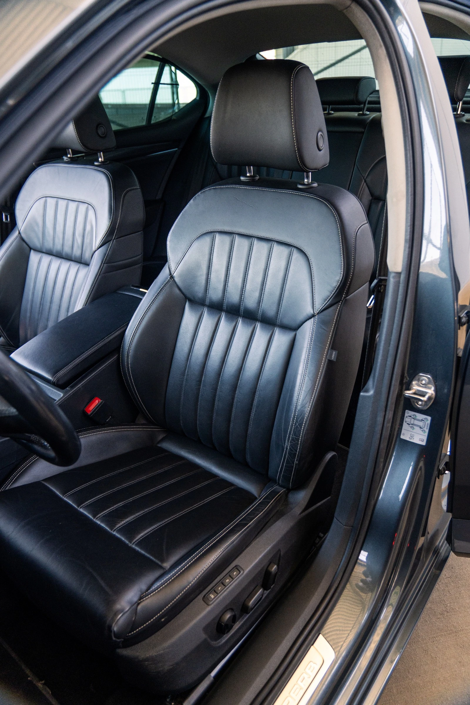 Skoda Superb 2.0 TDI 4x4, снимка 7 - Автомобили и джипове - 55414850