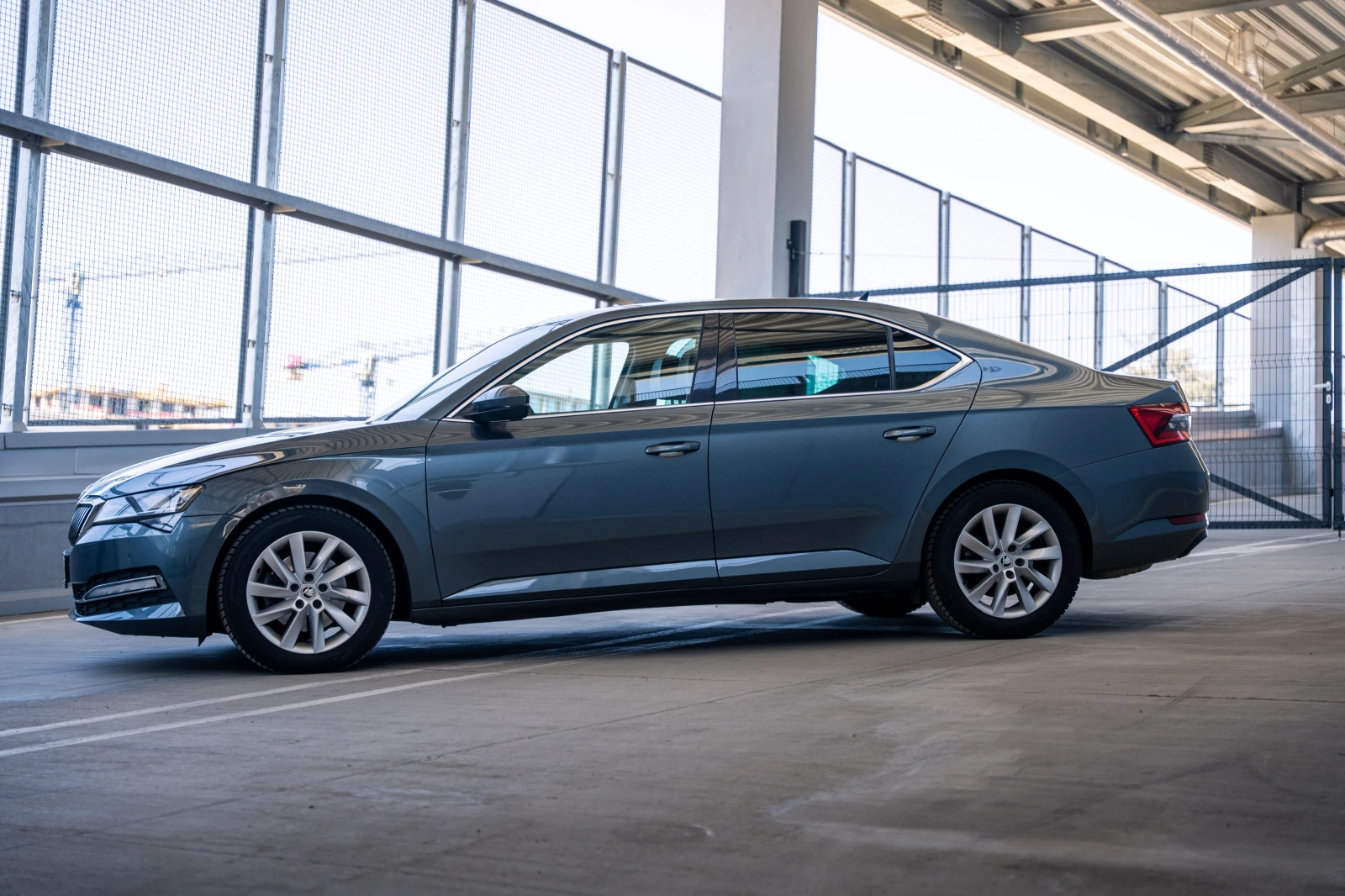Skoda Superb 2.0 TDI 4x4, снимка 2 - Автомобили и джипове - 55414850
