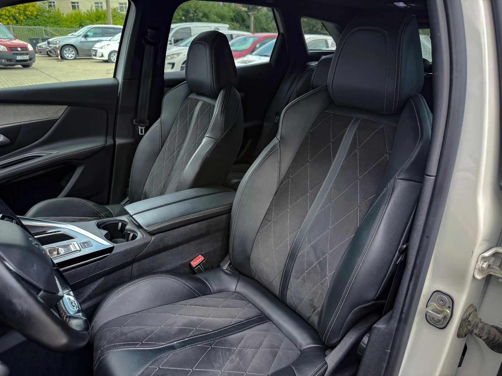 Peugeot 3008 2.0HDI* GT-LINE* PANO* ЛИЗИНГ, снимка 13 - Автомобили и джипове - 55430115