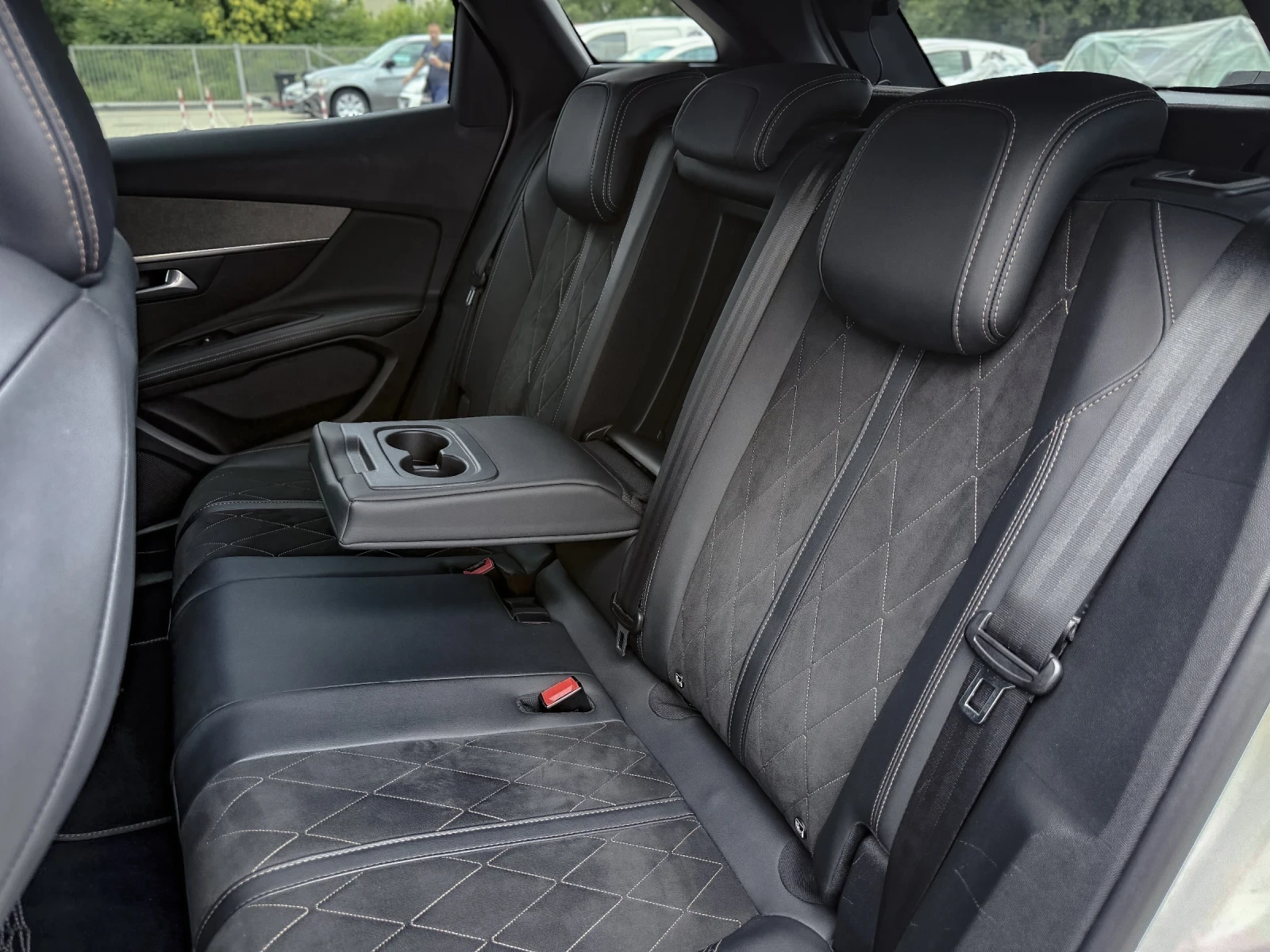 Peugeot 3008 2.0HDI* GT-LINE* PANO* ЛИЗИНГ, снимка 14 - Автомобили и джипове - 55430115