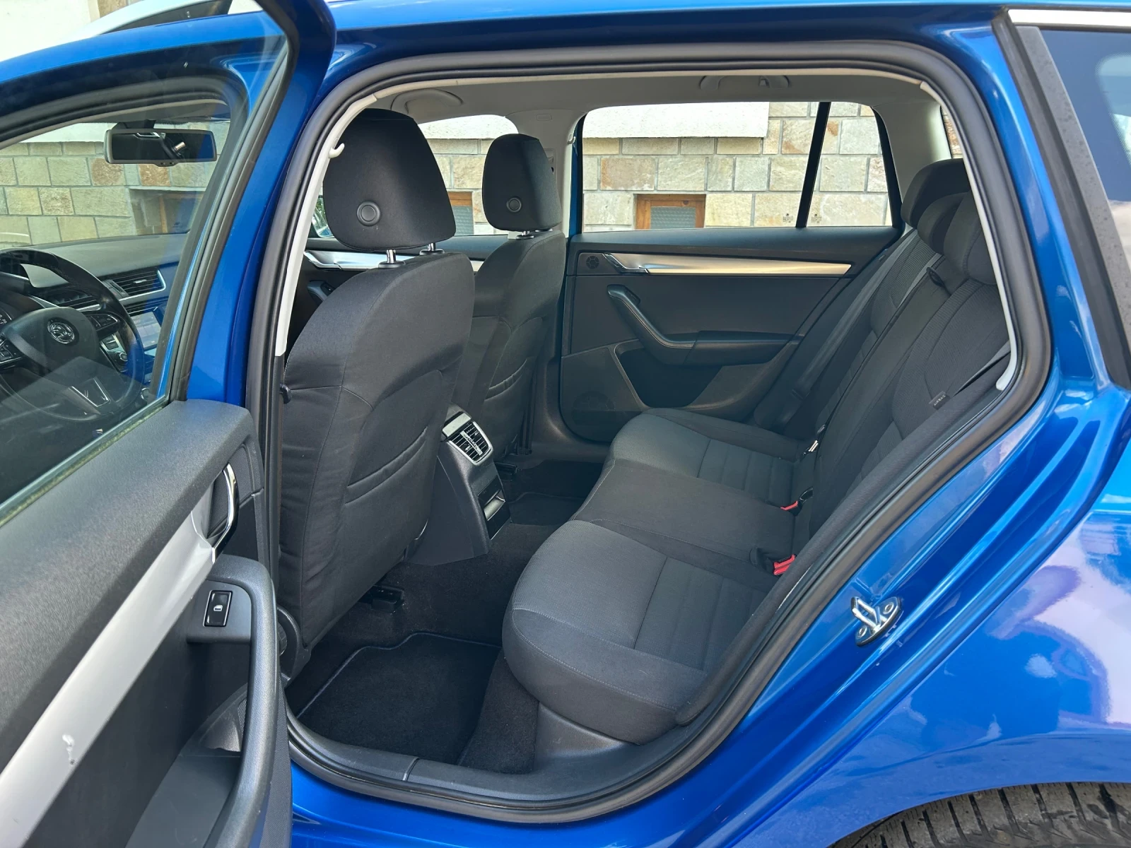 Skoda Octavia 1.4TSI 140k.c. НАВИ, снимка 10 - Автомобили и джипове - 55728104