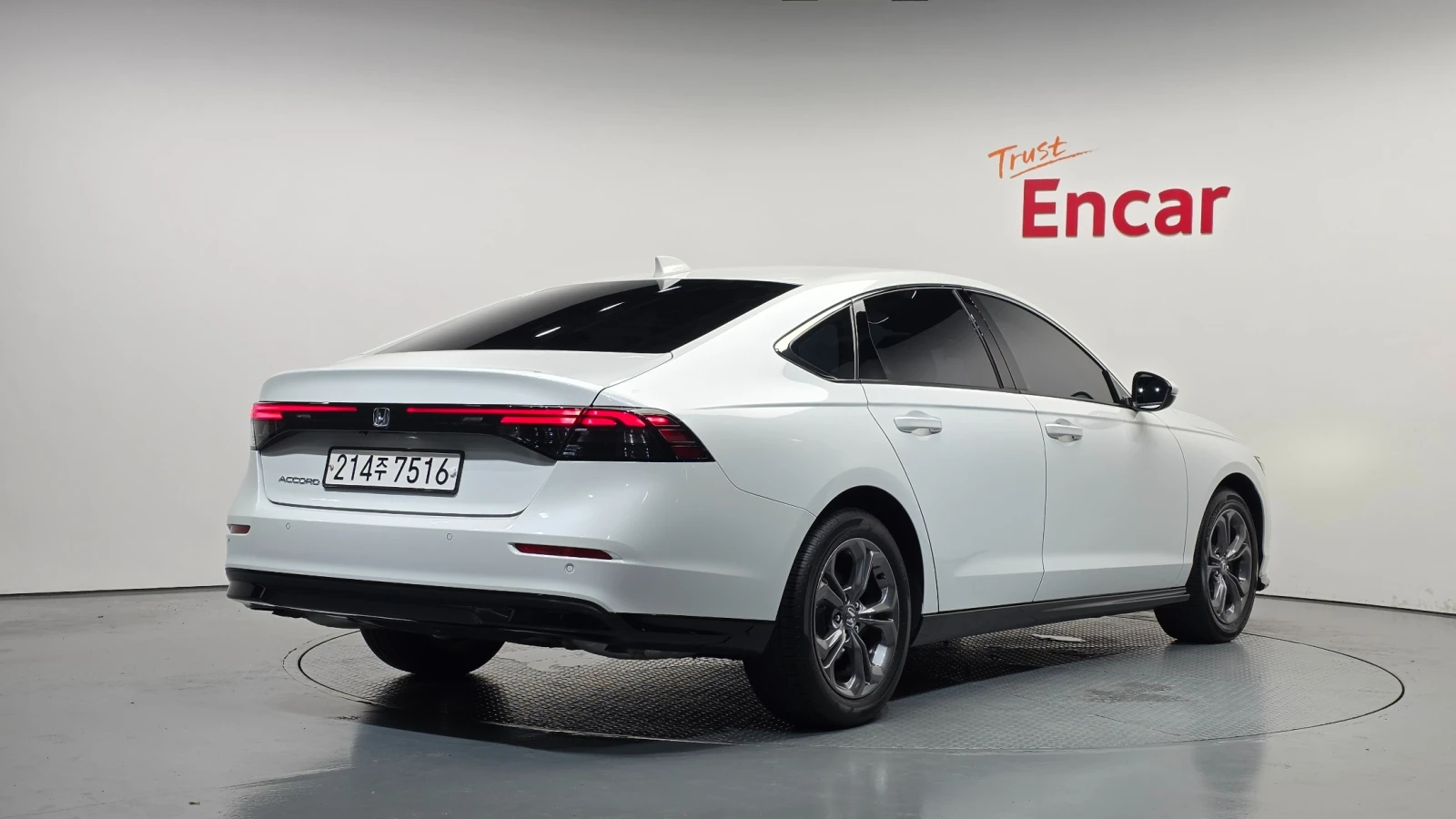 Honda Accord 1.5T * DISTR * ЛЮК * КАМЕРА * ПОДГРЕВ, снимка 2 - Автомобили и джипове - 56119841