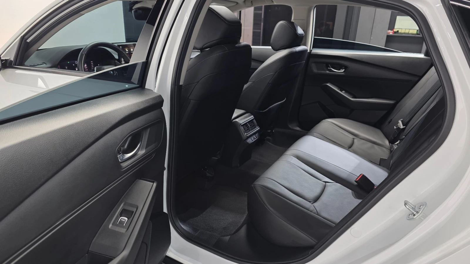 Honda Accord 1.5T * DISTR * ЛЮК * КАМЕРА * ПОДГРЕВ, снимка 12 - Автомобили и джипове - 56119841