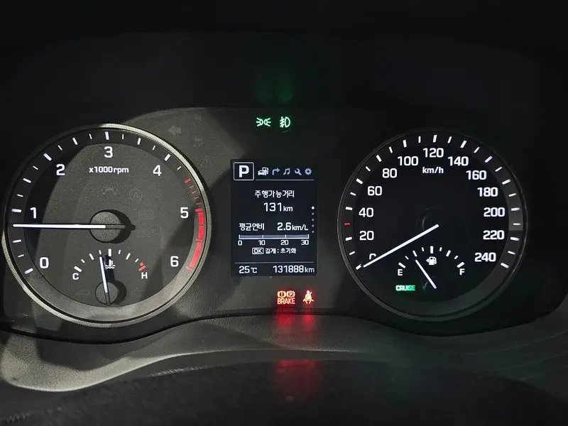 Hyundai Tucson 1.7 2WD MODERN, снимка 8 - Автомобили и джипове - 55796588