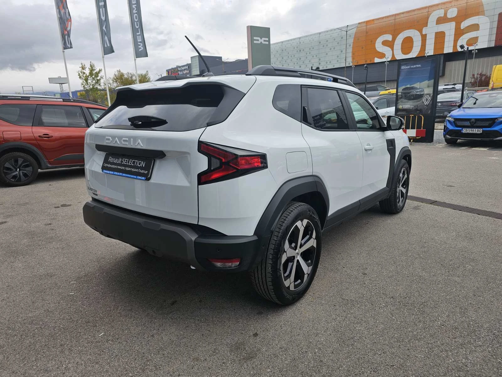 Dacia Duster JOURNEY HYBRID 140 - изображение 5