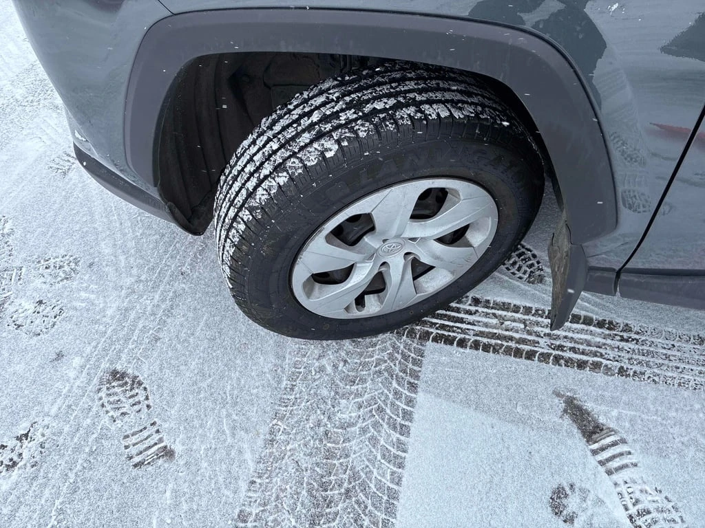 Toyota Rav4 2024 * LE * CARFAX * ОТ ПРЕДСТАВИТЕЛСТВО - изображение 6