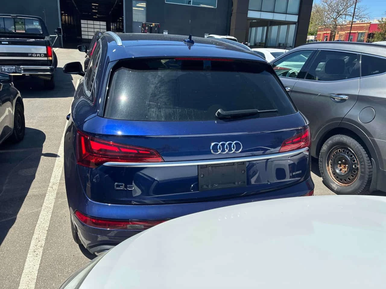 Audi Q5 Komfort| ОТ ПРЕДСТАВИТЕЛСТВО| 2 КЛЮЧА| КЛИПОВЕ, снимка 3 - Автомобили и джипове - 54688859