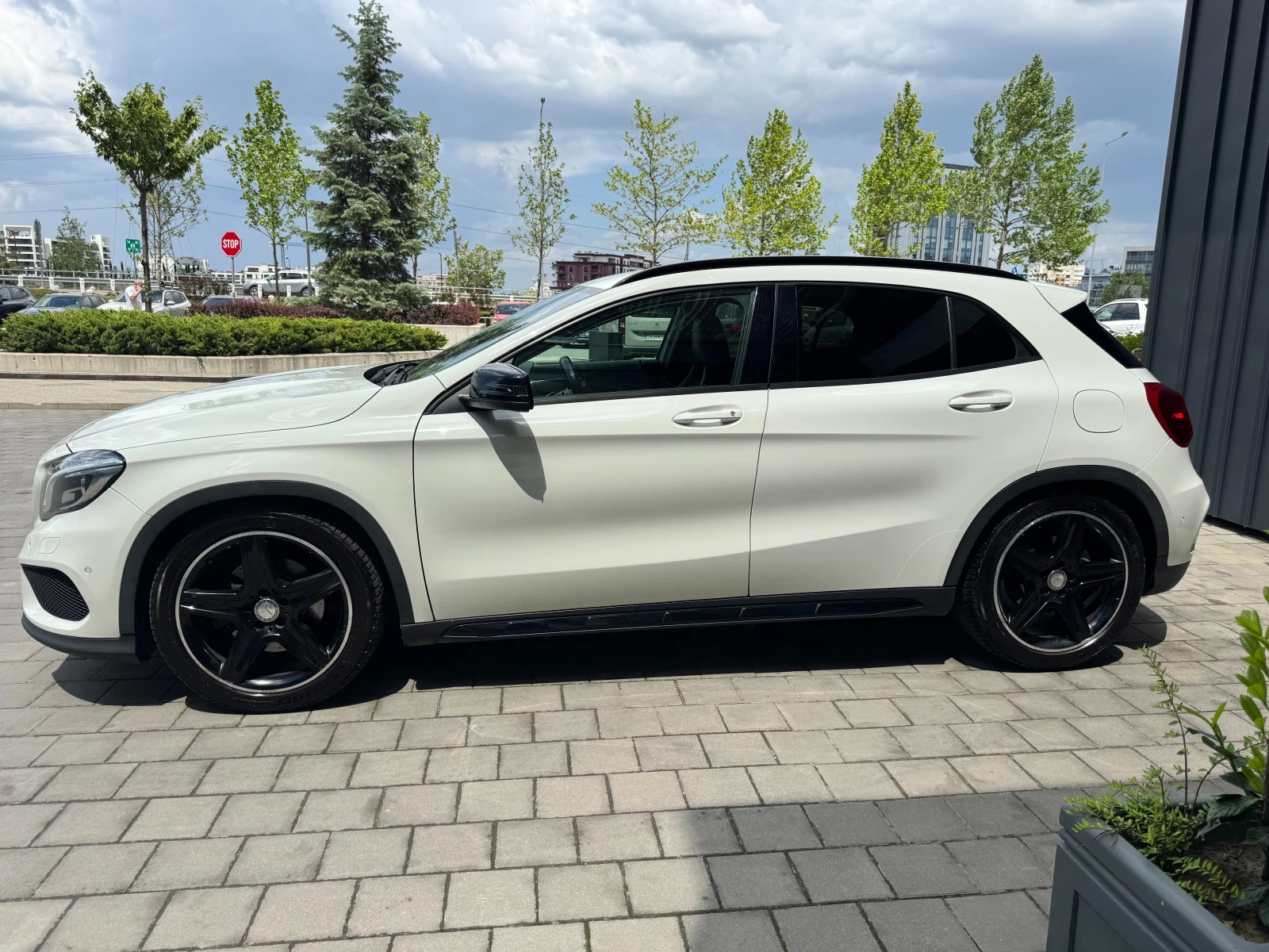 Mercedes-Benz GLA 220 d 4MATIC AMG, снимка 4 - Автомобили и джипове - 54721623