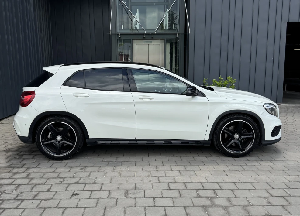 Mercedes-Benz GLA 220 d 4MATIC AMG, снимка 8 - Автомобили и джипове - 54721623