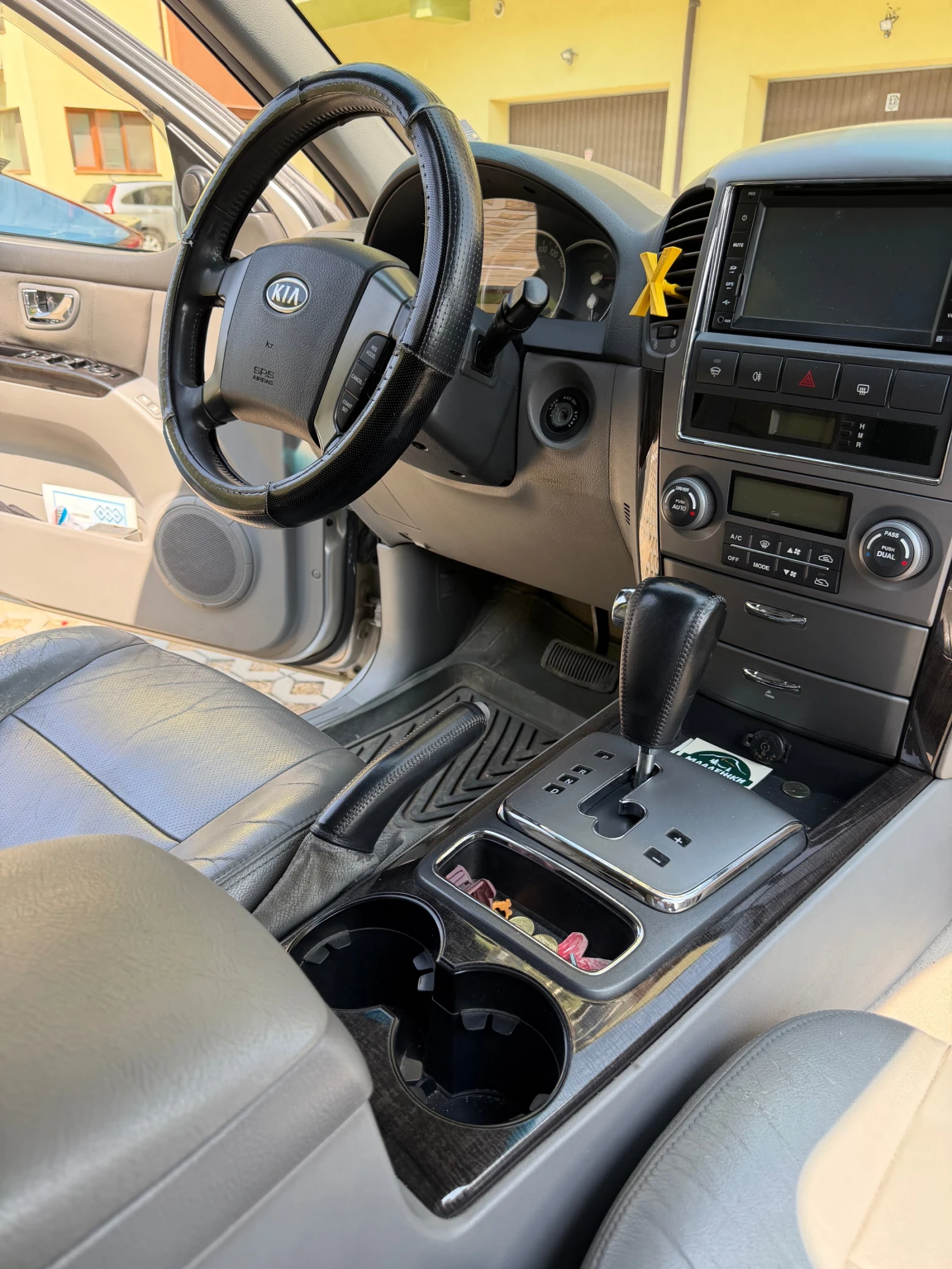 Kia Sorento CRDI, снимка 9 - Автомобили и джипове - 55340126