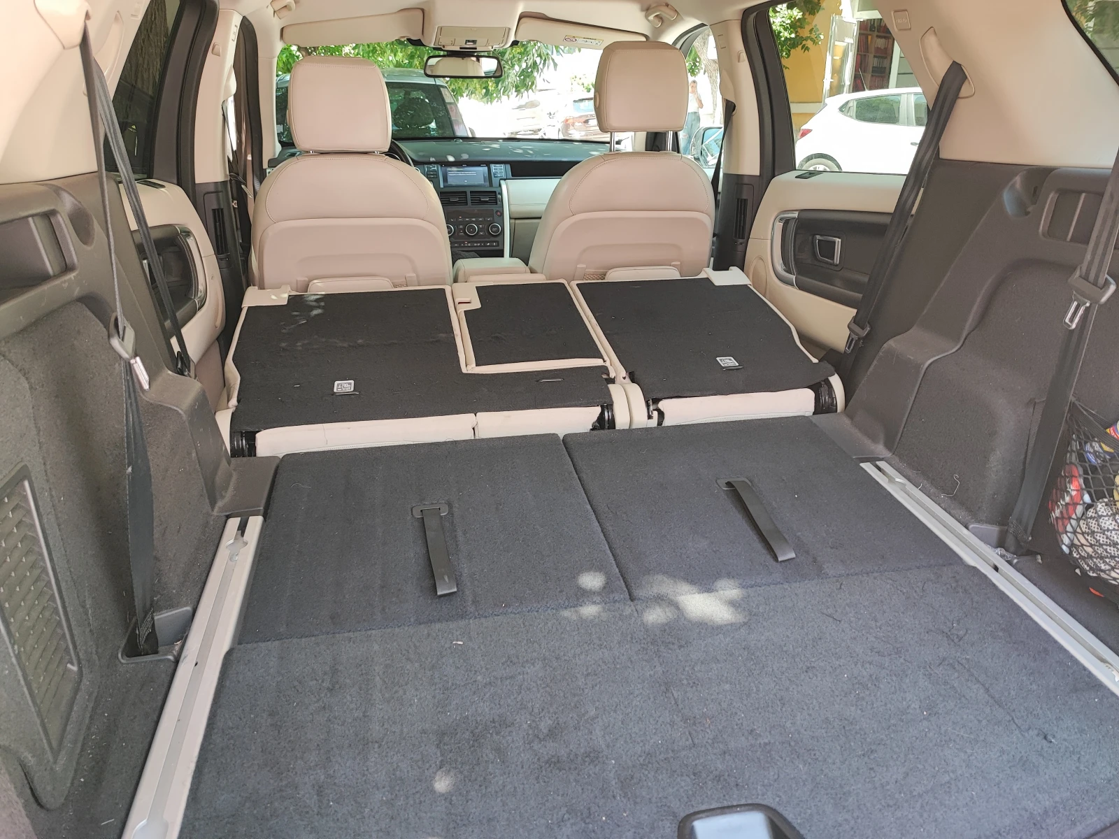 Land Rover Discovery Sport 2.0 HSE, снимка 16 - Автомобили и джипове - 55816150