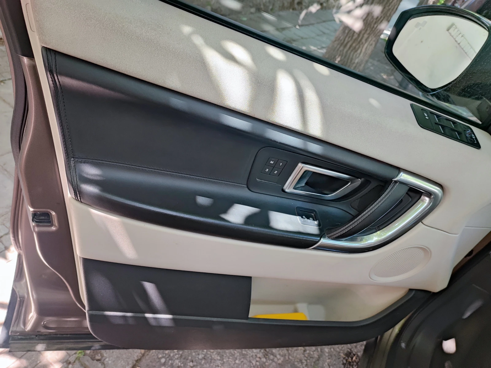 Land Rover Discovery Sport 2.0 HSE, снимка 8 - Автомобили и джипове - 55816150