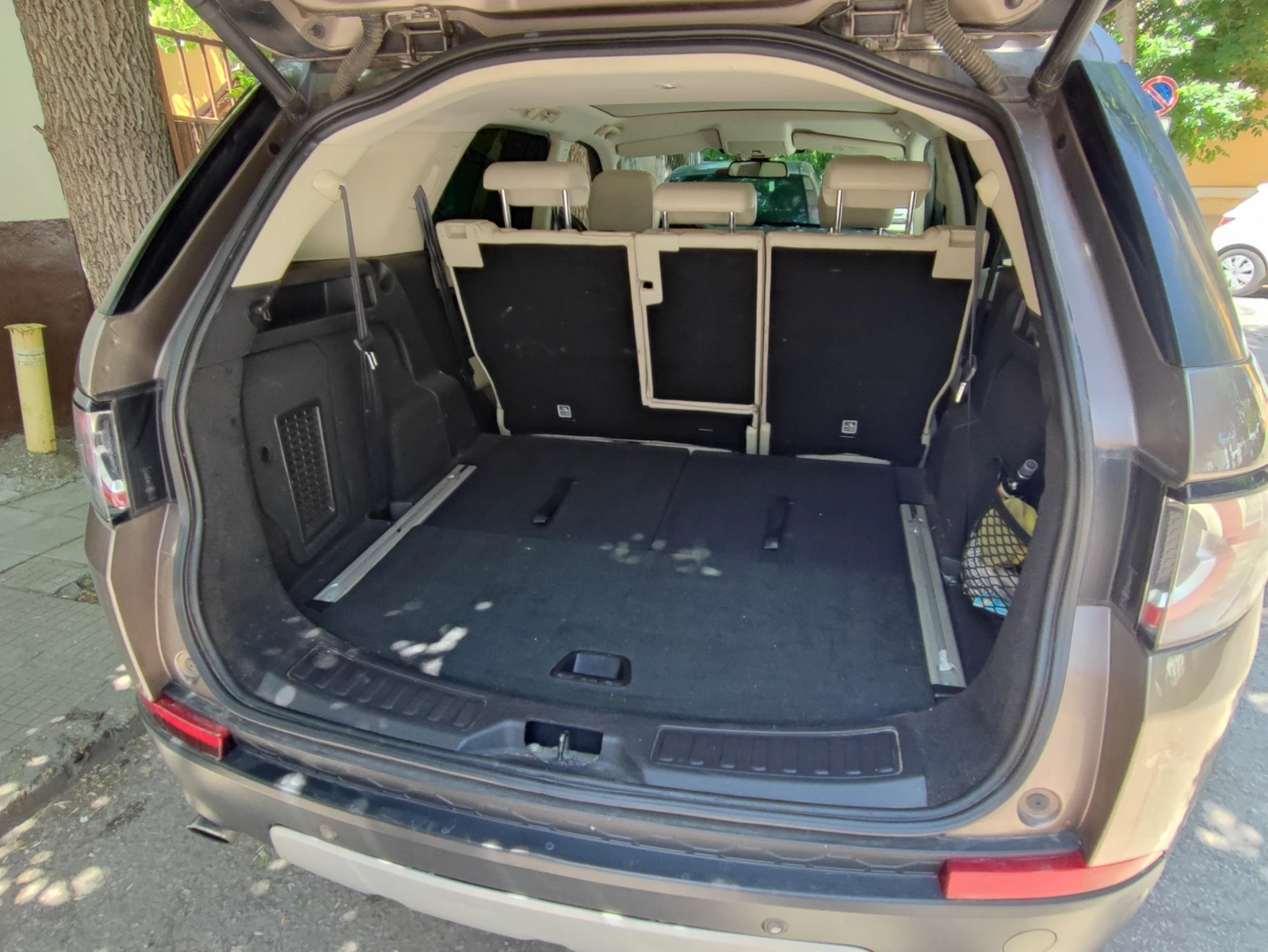 Land Rover Discovery Sport 2.0 HSE, снимка 15 - Автомобили и джипове - 55816150