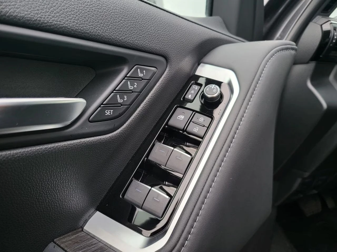 Toyota Land cruiser 300  | Mobile.bg � ����������� 4