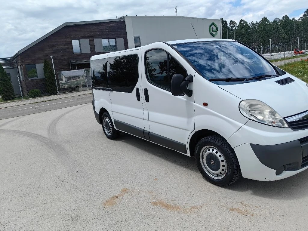 Opel Vivaro 2.0TDCI - изображение 2