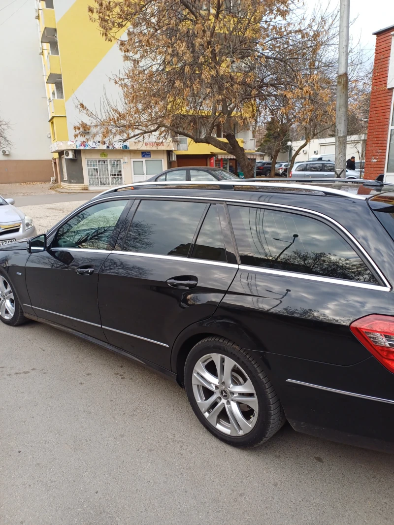 Mercedes-Benz E 220, снимка 5 - Автомобили и джипове - 48180650