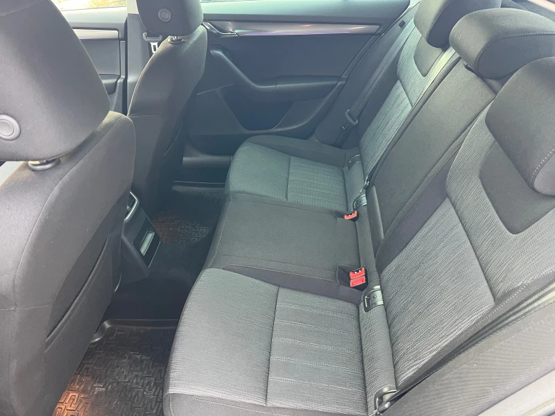 Skoda Octavia 2.0TDI* 150кс* ОБСЛУЖЕН* , снимка 11 - Автомобили и джипове - 51911739