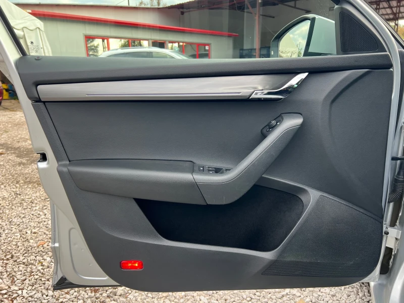 Skoda Octavia 2.0TDI* 150кс* ОБСЛУЖЕН* , снимка 15 - Автомобили и джипове - 51911739