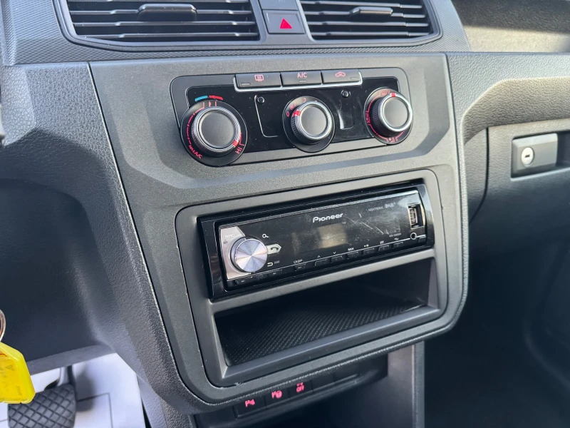 VW Caddy 1.4 TGI metan/ automatic / maxi, снимка 11 - Автомобили и джипове - 52405828