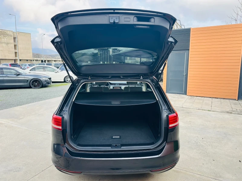 VW Passat 2.0 TDI/Distronic/Navi/Keyless , снимка 13 - Автомобили и джипове - 52653636