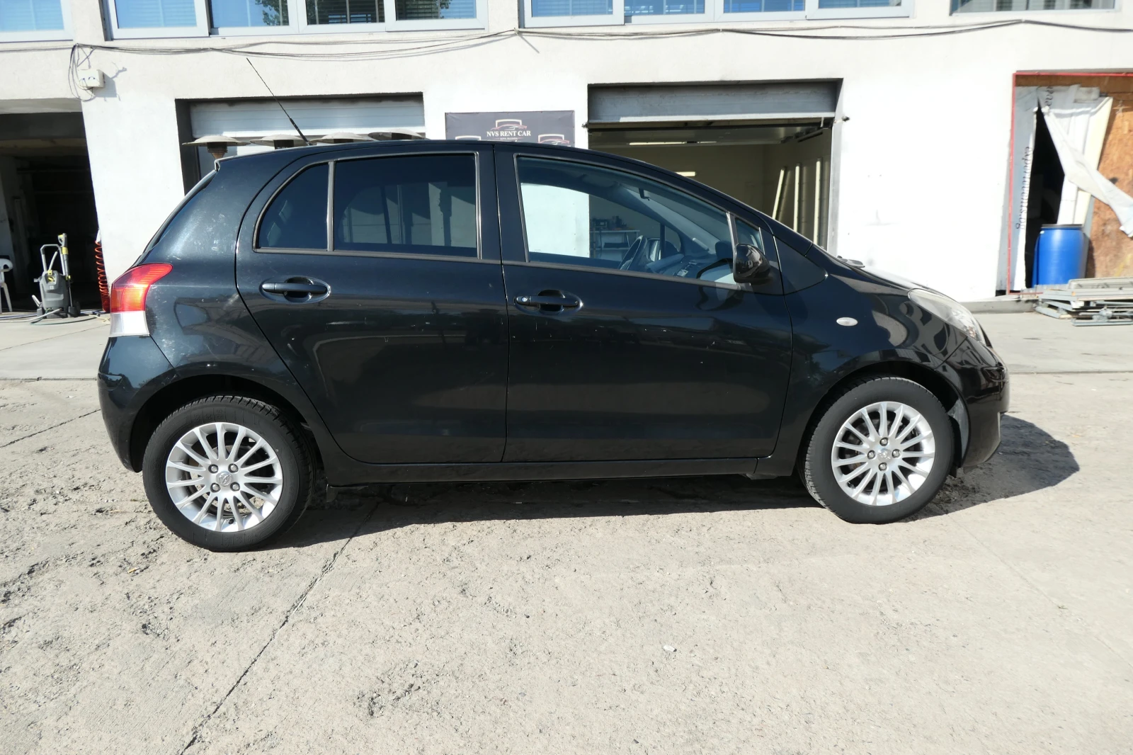 Toyota Yaris 1.33 Dual VVTI 101кс АВТОМАТ MMT SOL ДЖАНТИ - изображение 4