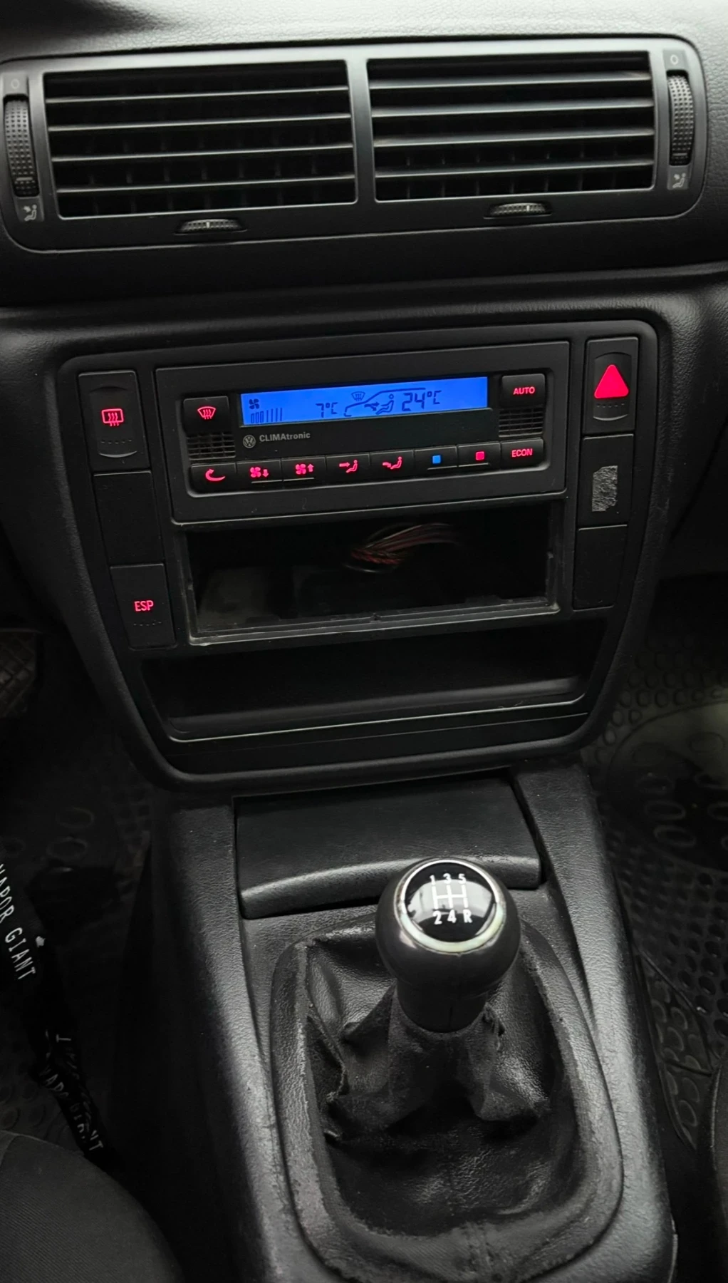 VW Passat 1.9tdi 101к.с.Малкия данък - изображение 8