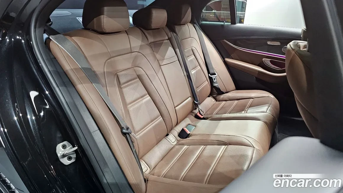 Mercedes-Benz E 63 AMG 2018* BURMASTER* HEAD-UP* CARBON* ОБДУХ* КРАЙНА ЦЕ, снимка 17 - Автомобили и джипове - 54170016