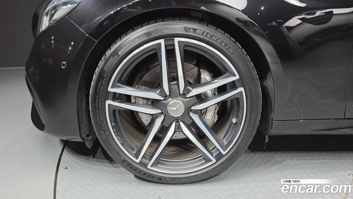 Mercedes-Benz E 63 AMG 2018* BURMASTER* HEAD-UP* CARBON* ОБДУХ* КРАЙНА ЦЕ, снимка 5 - Автомобили и джипове - 54170016