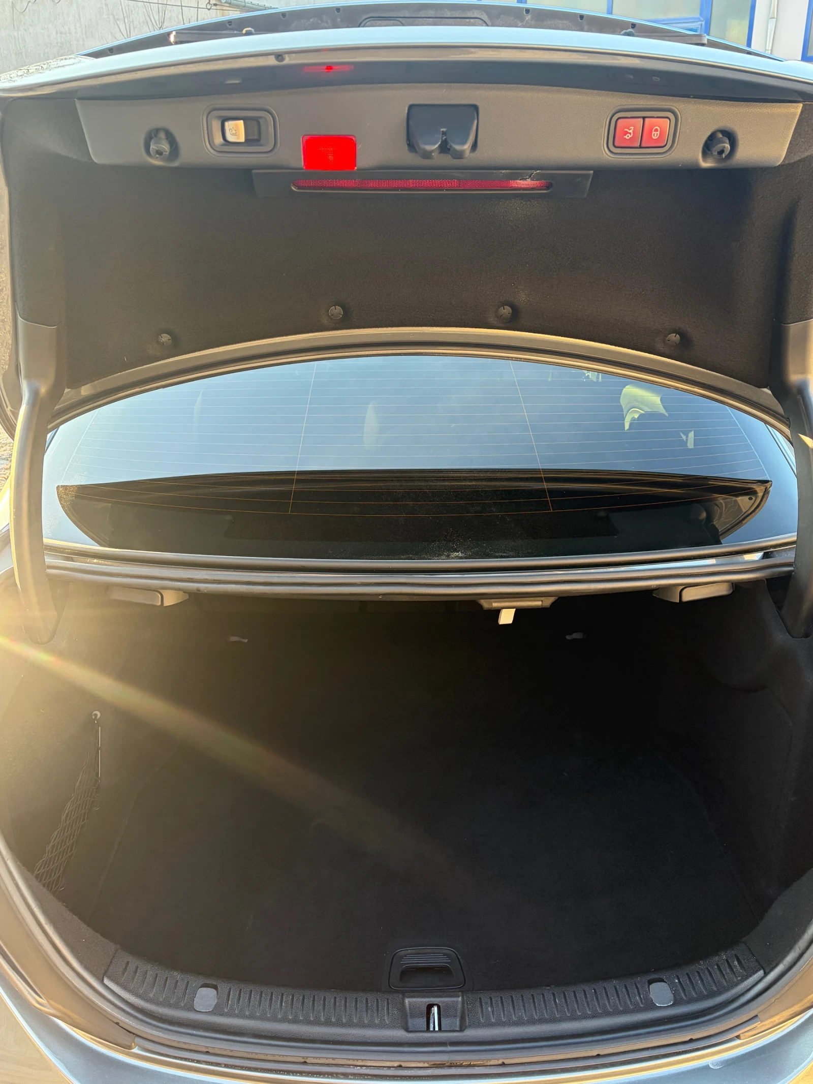 Mercedes-Benz E 350 74000kmAMG 4Matic Pano BURMASTER Head up, снимка 9 - Автомобили и джипове - 54196209