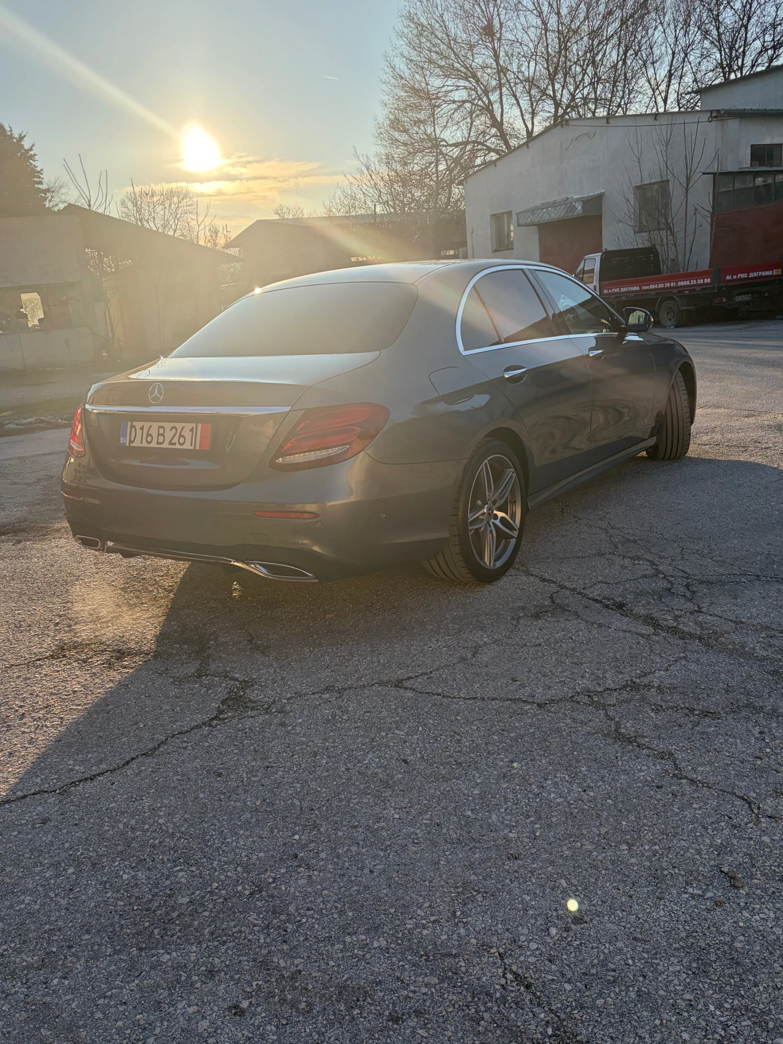 Mercedes-Benz E 350 74000kmAMG 4Matic Pano BURMASTER Head up, снимка 6 - Автомобили и джипове - 54196209