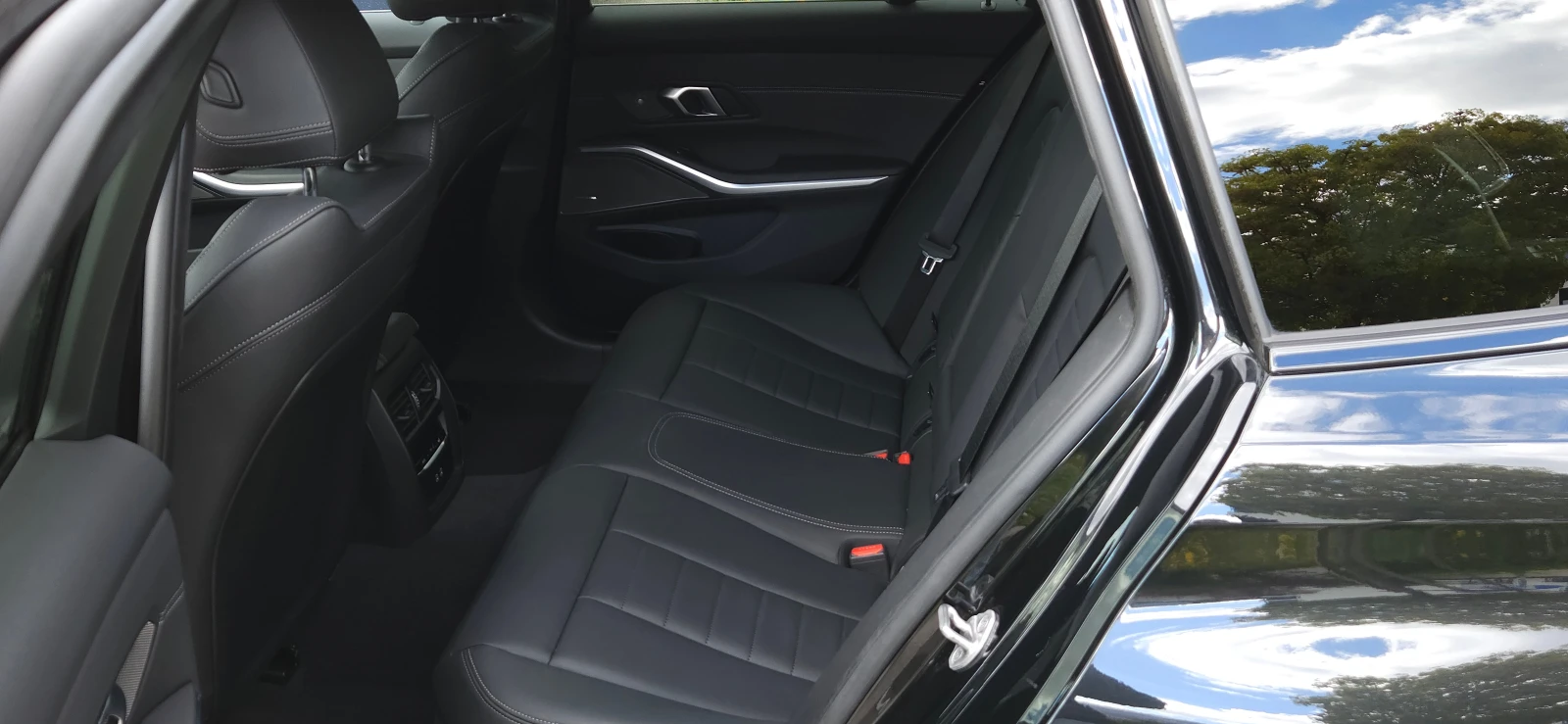 BMW 320 xDrive | M-Sport | HUD | Harman Kardon | Гаранция, снимка 11 - Автомобили и джипове - 54295580