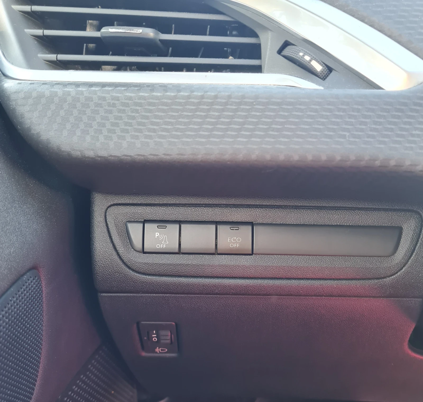 Peugeot 2008 1.2 PURETECH - 12V TURBO, снимка 12 - Автомобили и джипове - 54432149
