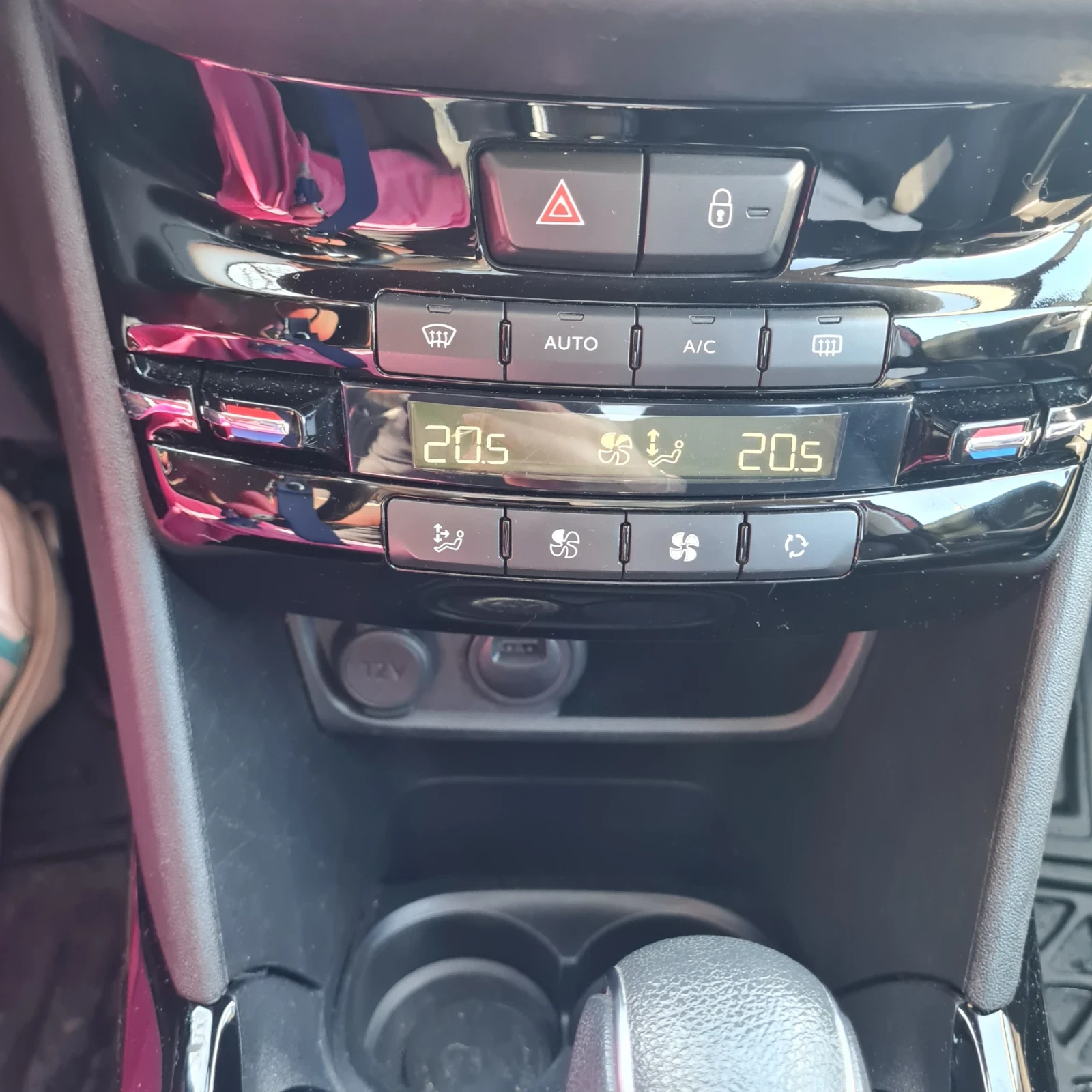 Peugeot 2008 1.2 PURETECH - 12V TURBO, снимка 15 - Автомобили и джипове - 54432149