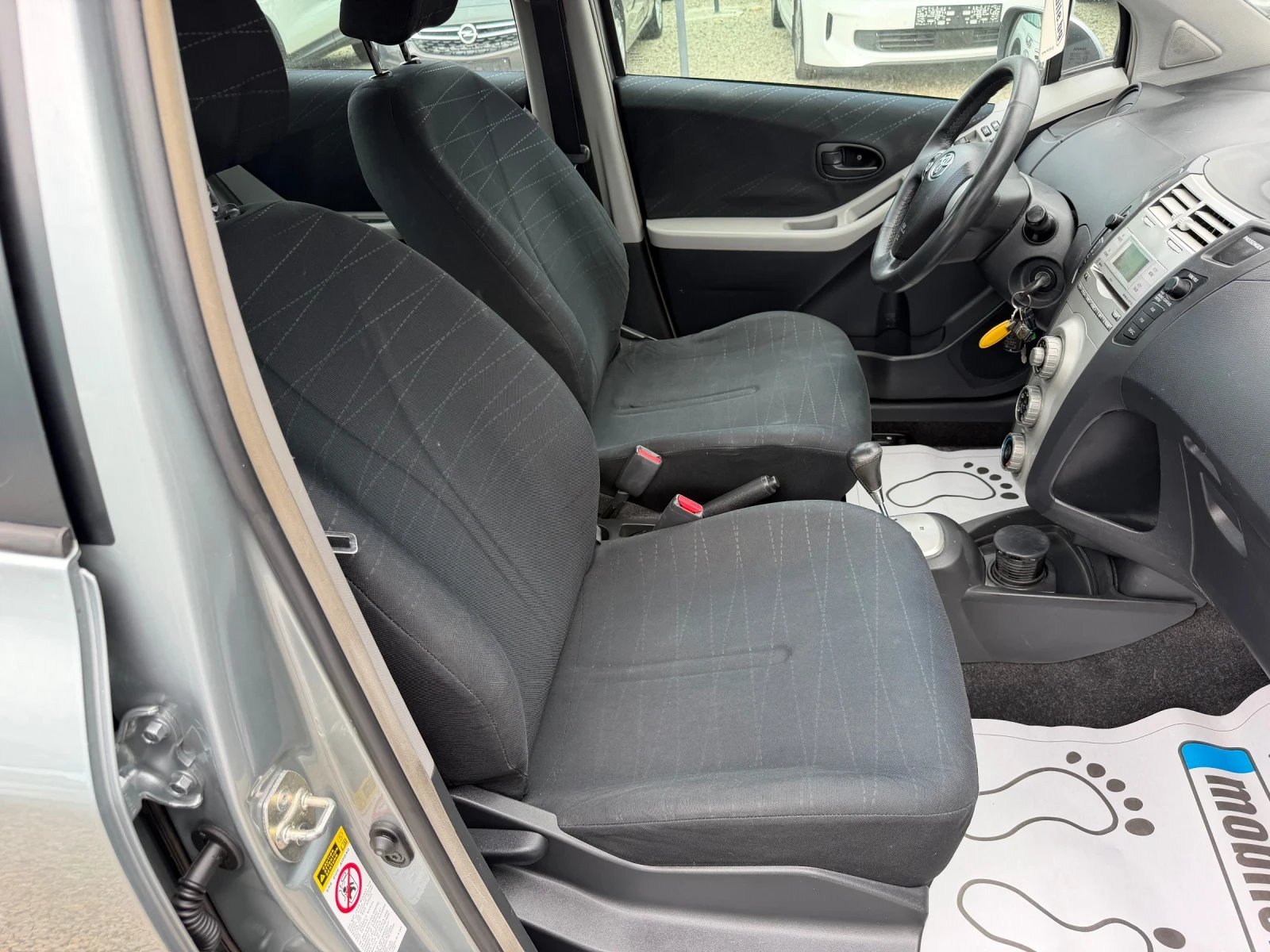 Toyota Yaris 1.4d/90hp/AUTOMATIC/, снимка 10 - Автомобили и джипове - 54625424