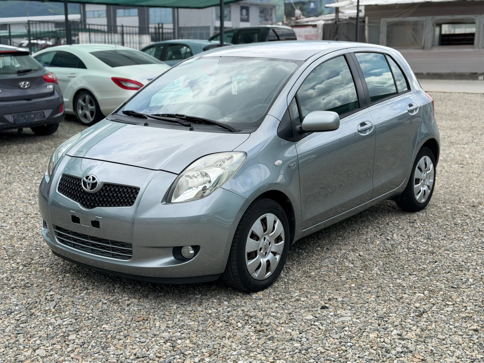 Toyota Yaris 1.4d/90hp/AUTOMATIC/, снимка 3 - Автомобили и джипове - 54625424
