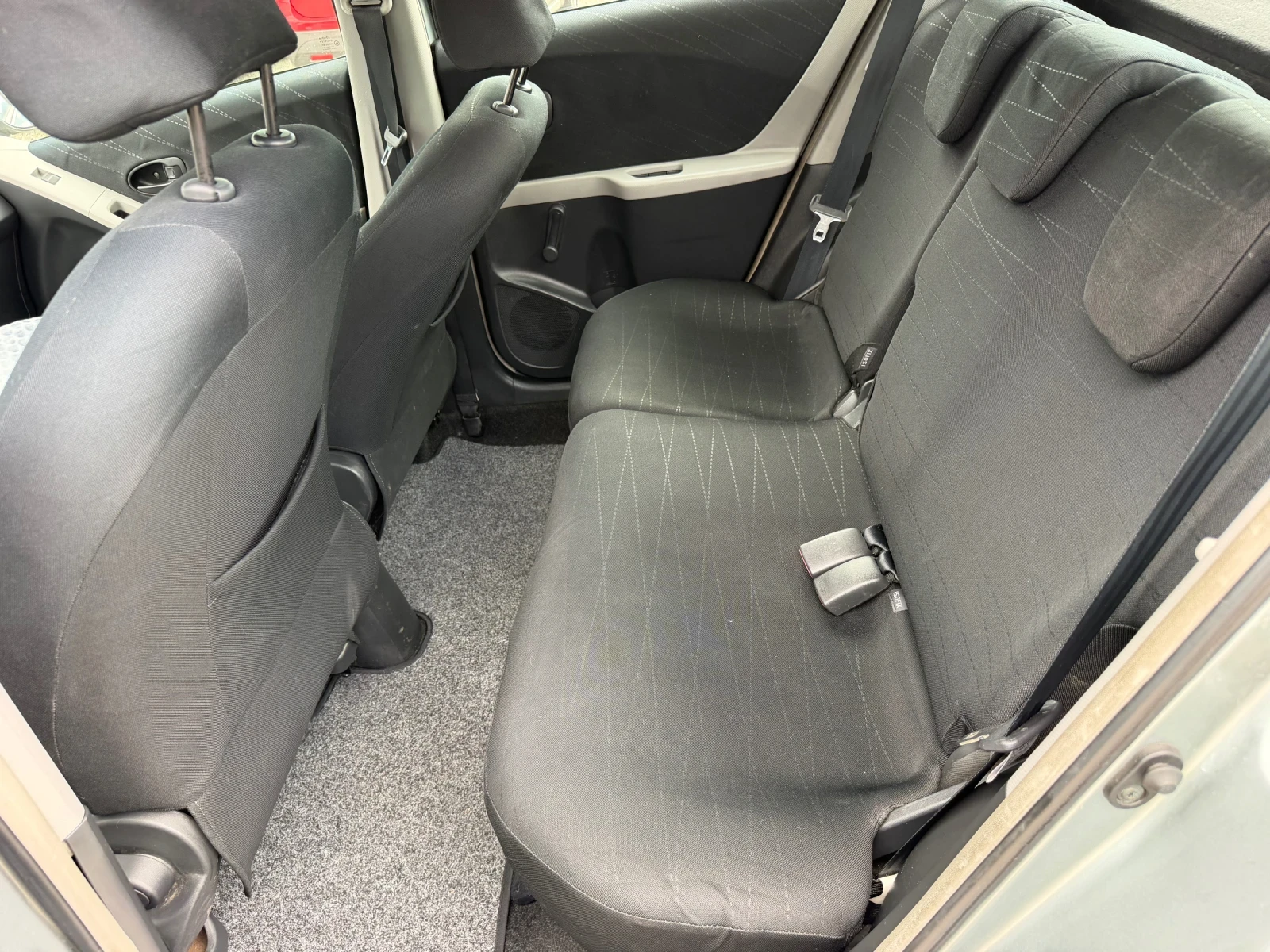 Toyota Yaris 1.4d/90hp/AUTOMATIC/, снимка 11 - Автомобили и джипове - 54625424