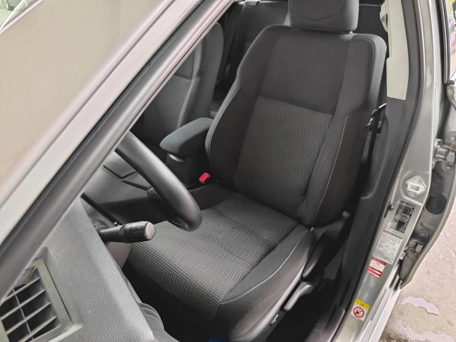 Toyota Auris 1.6-Швейцария, снимка 11 - Автомобили и джипове - 54905699