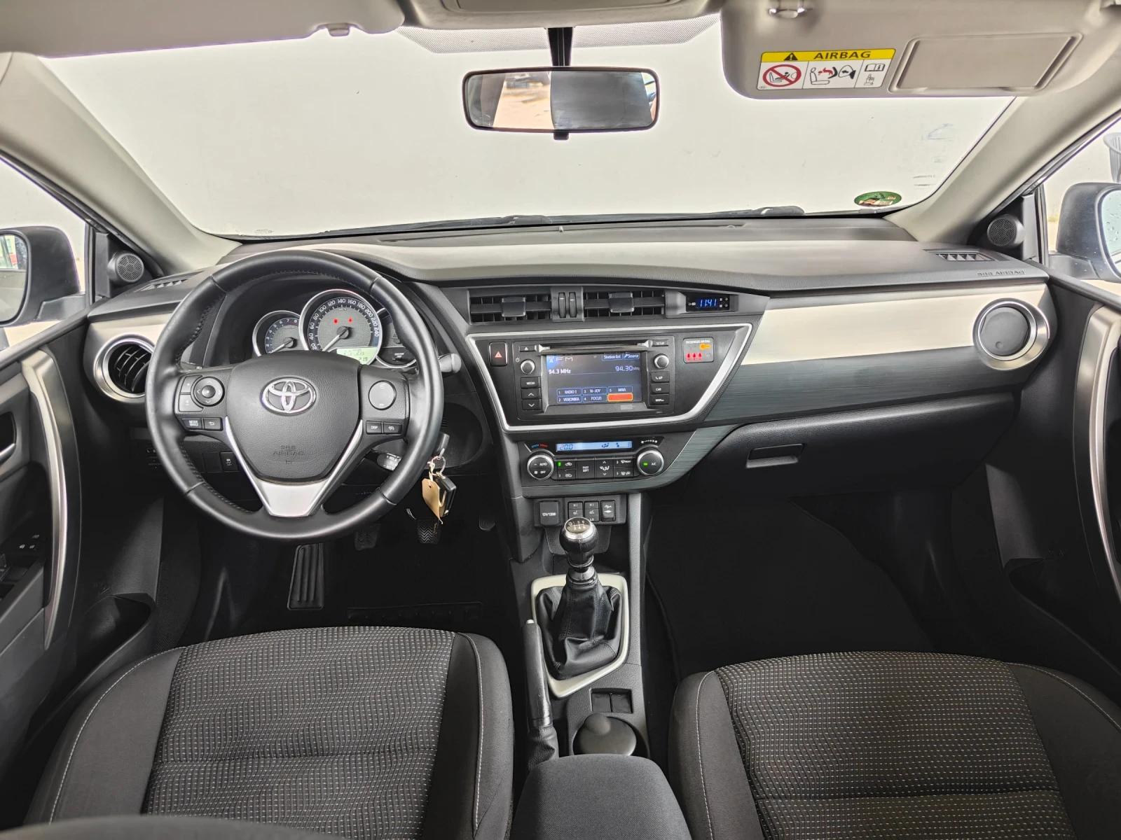 Toyota Auris 1.6-Швейцария, снимка 14 - Автомобили и джипове - 54905699