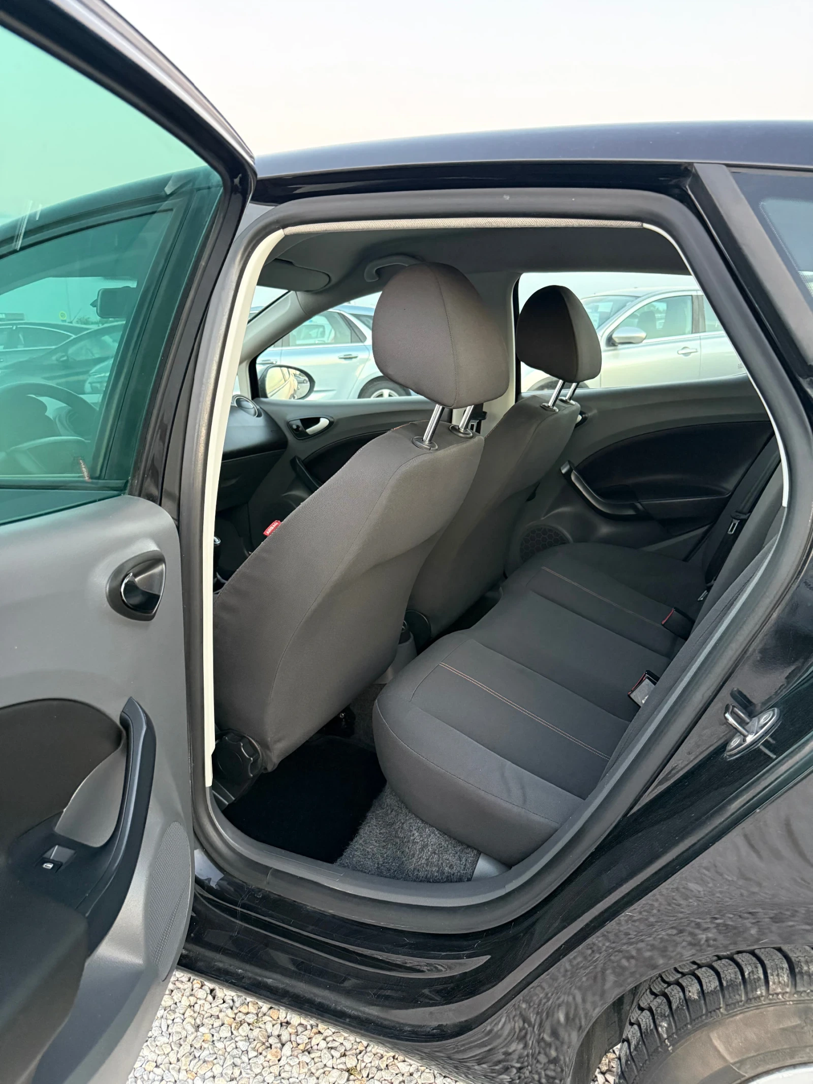 Seat Ibiza 1.2 TDi, снимка 8 - Автомобили и джипове - 55650366