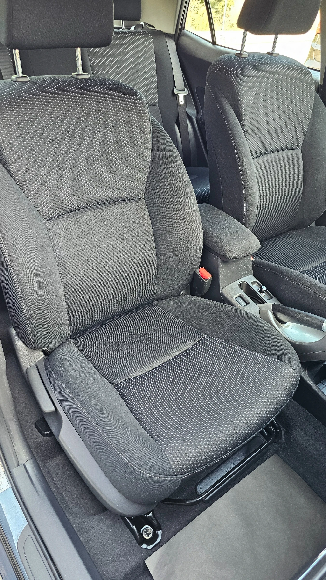 Toyota Auris 1.6 Valvematic/Travel/Navi/Kam./Euro5/114 000km.!, снимка 14 - Автомобили и джипове - 55925251