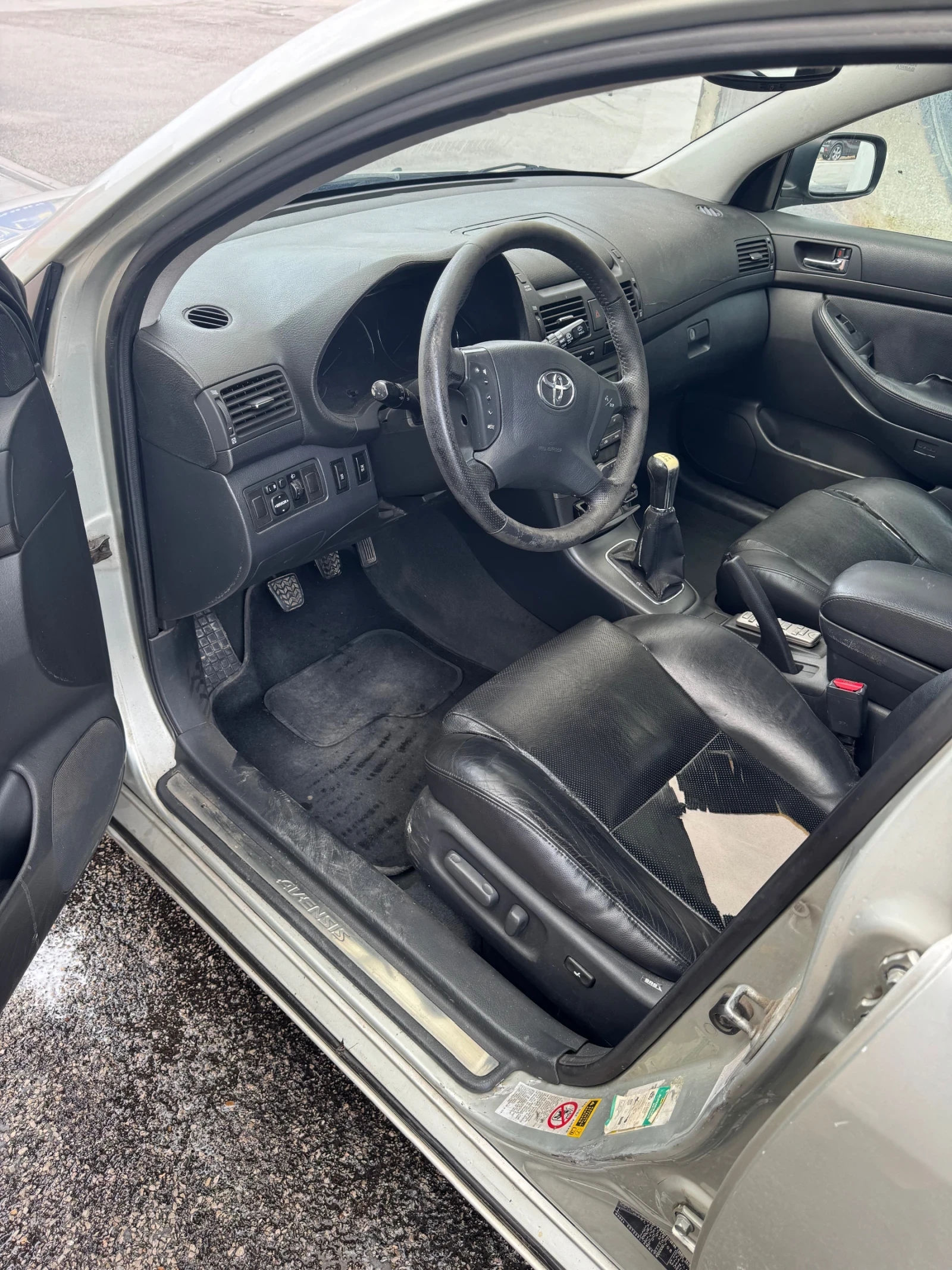 Toyota Avensis, снимка 11 - Автомобили и джипове - 56164895