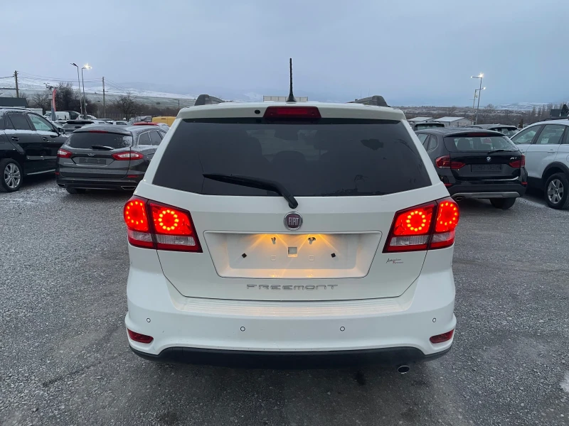 Fiat Freemont 2.0D 6+ 1 KEYLESS КОЖА, снимка 5 - Автомобили и джипове - 53066320