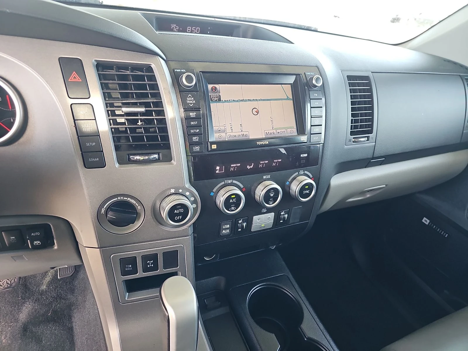 Toyota Sequoia  - изображение 4