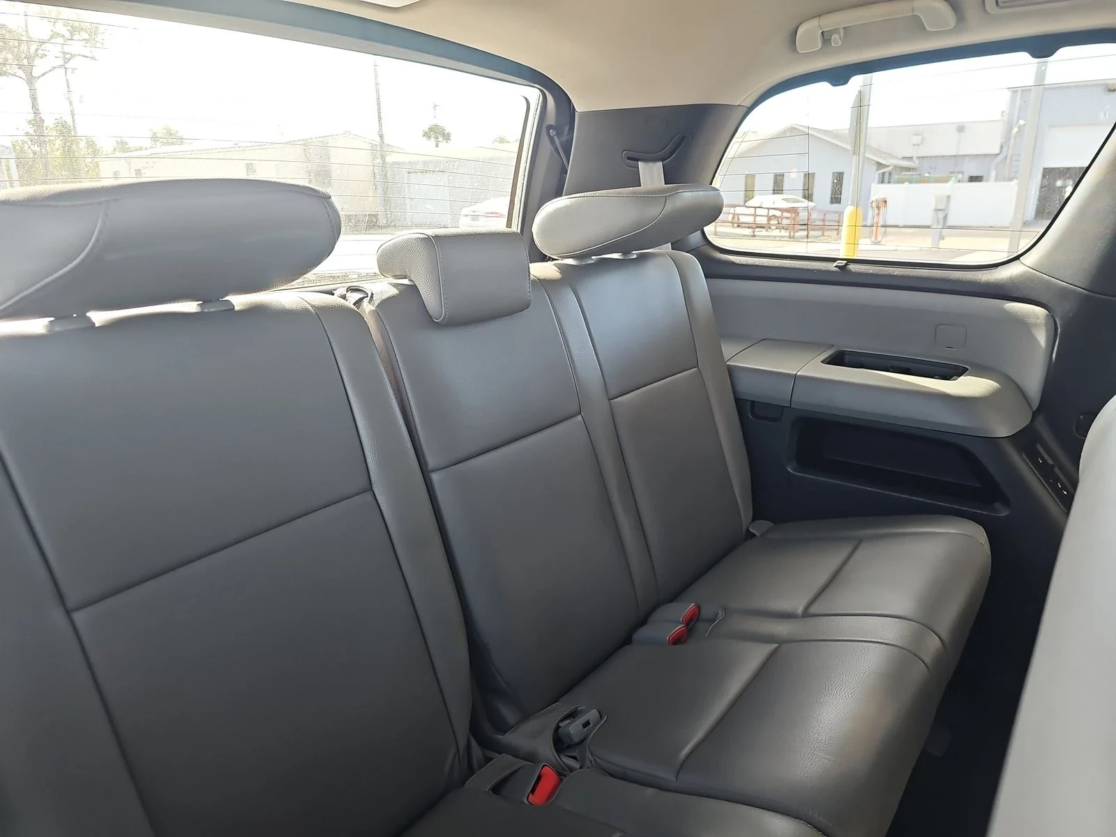 Toyota Sequoia  - изображение 6