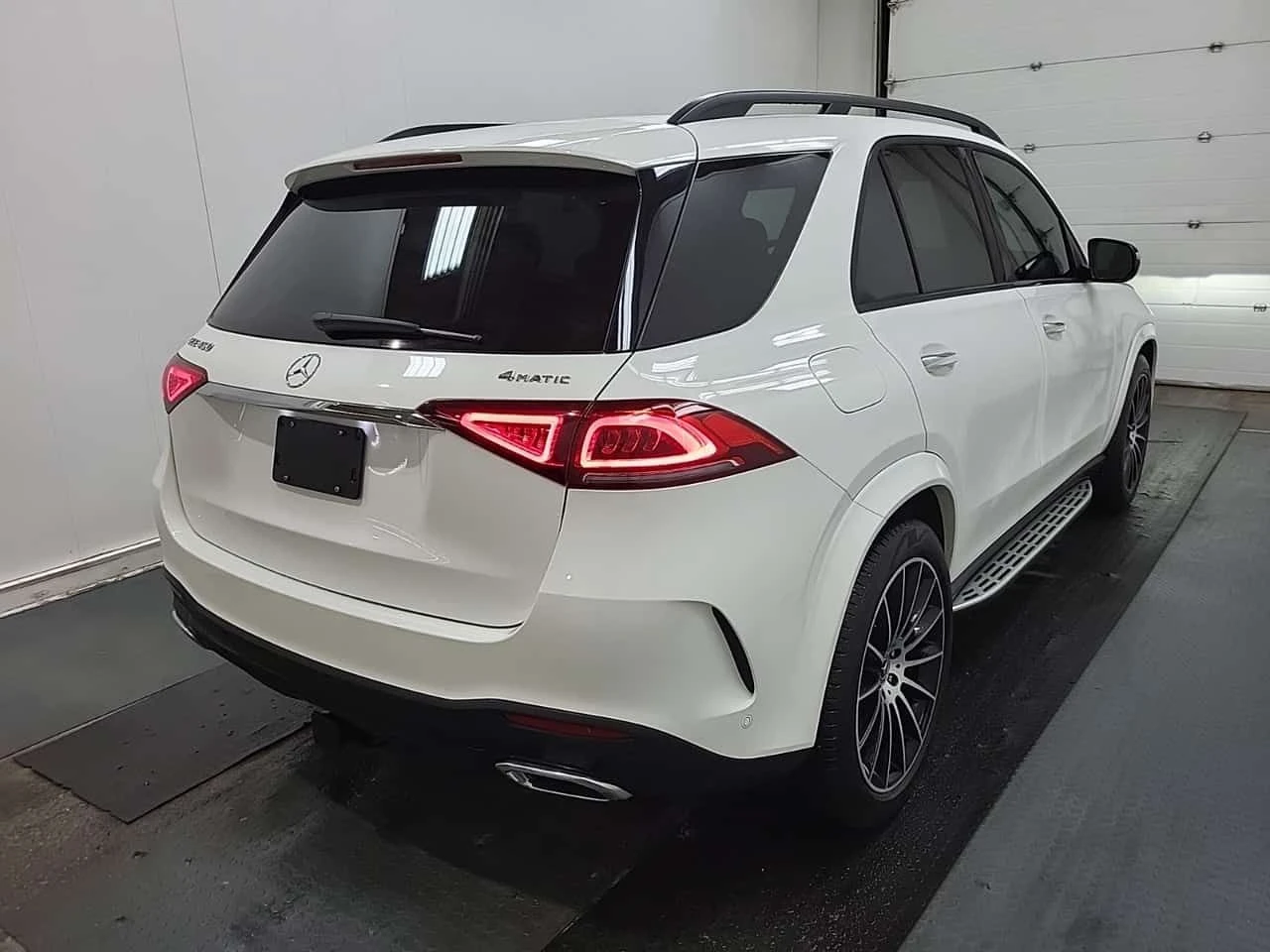 Mercedes-Benz GLE 450 AMG Line * 32k km! * CARFAX * , снимка 3 - Автомобили и джипове - 53913655