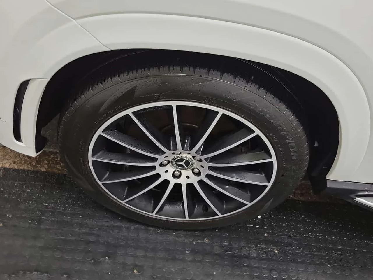 Mercedes-Benz GLE 450 AMG Line * 32k km! * CARFAX * , снимка 6 - Автомобили и джипове - 53913655