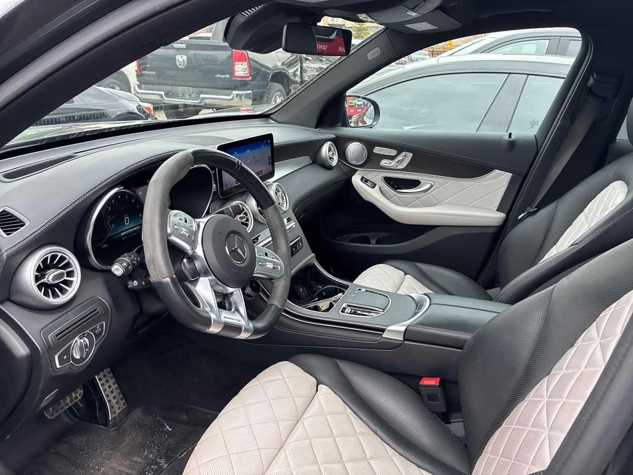 Mercedes-Benz GLC 43 AMG BURMESTER * PANO * KEYLESS *  ПОДГРЕВИ * CARFAX, снимка 5 - Автомобили и джипове - 54129185